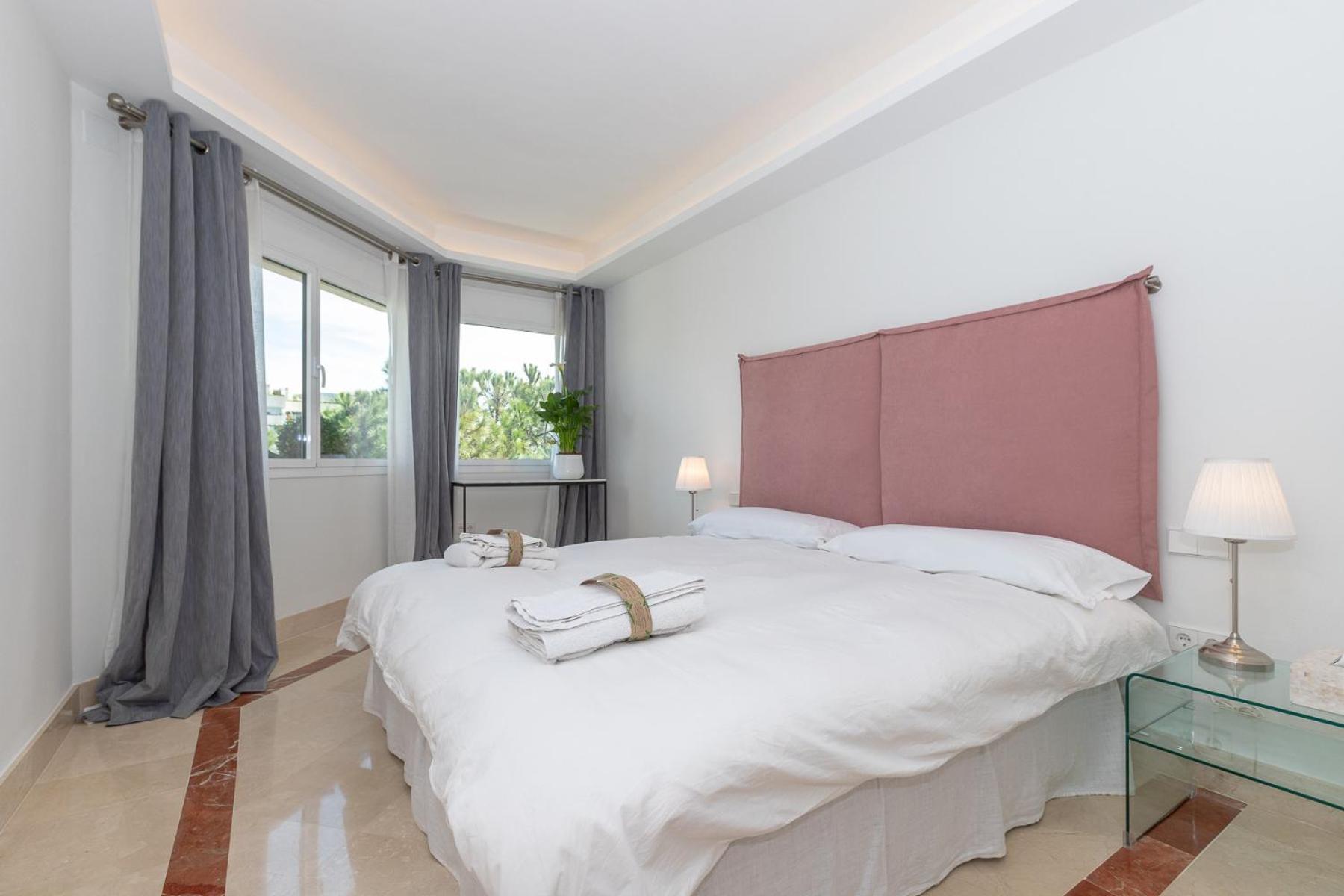 Lujoso Apartamento Con Piscina En Paseo Maritimo Marbella Luaran gambar