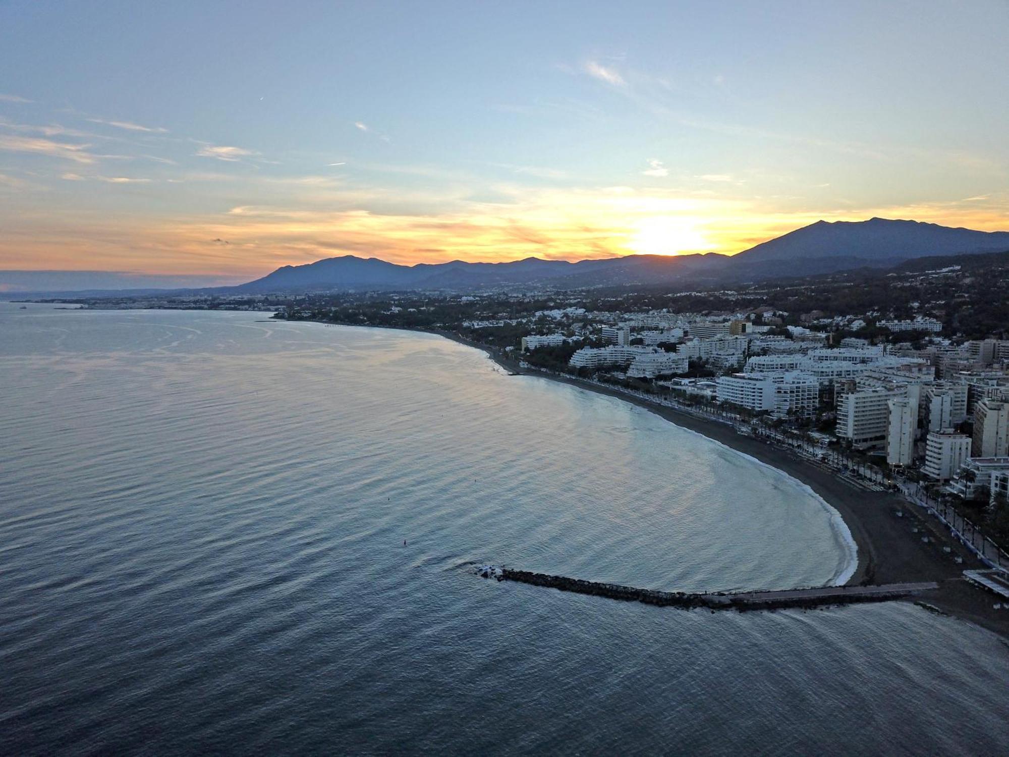 Lujoso Apartamento Con Piscina En Paseo Maritimo Marbella Luaran gambar